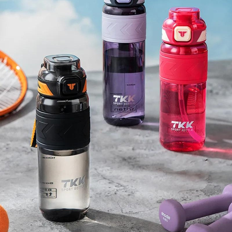Trinkflasche mit integriertem Strohhalm
