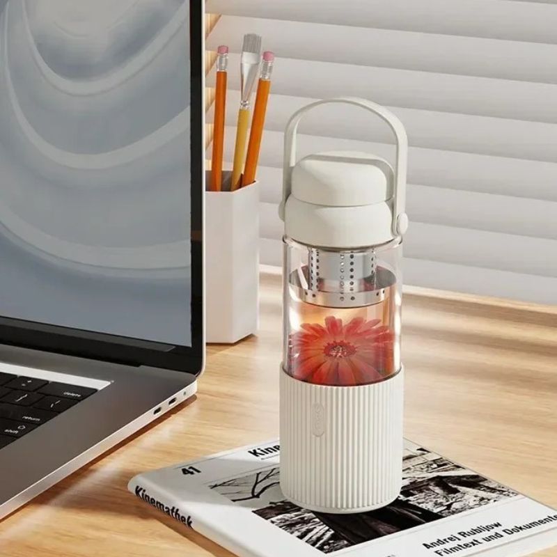 Gourde de verre munie d’un infuseur
