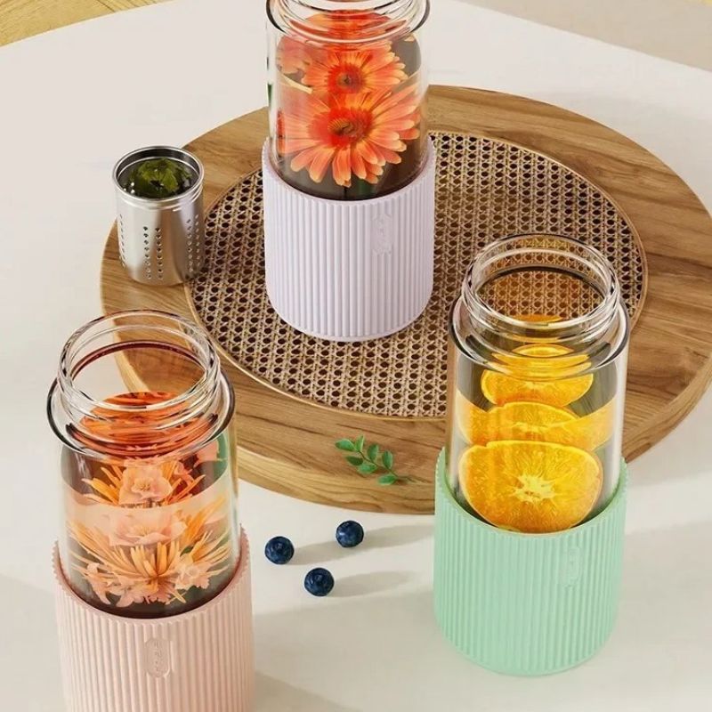 Gourde en verre dotée d’un infuseur