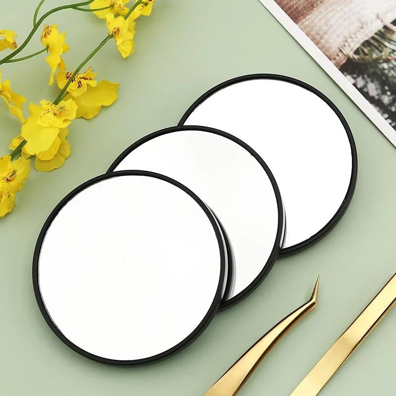 Miroir à effet grossissant avec ventouse