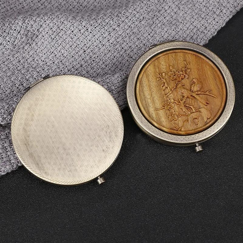 Miroir de poche ornemental en bois
