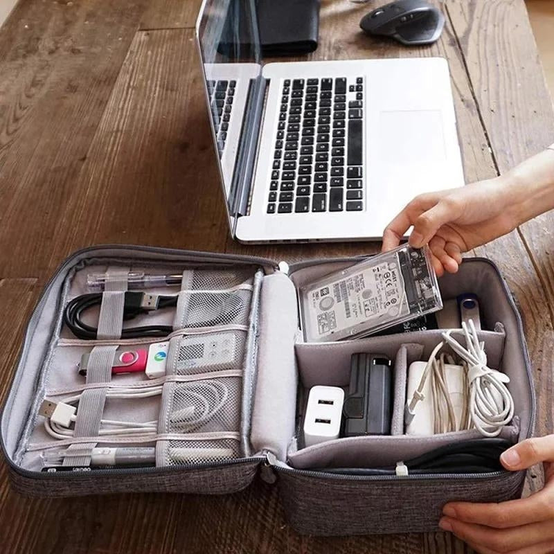 Pochette pour transporter et ranger les câbles en voyage