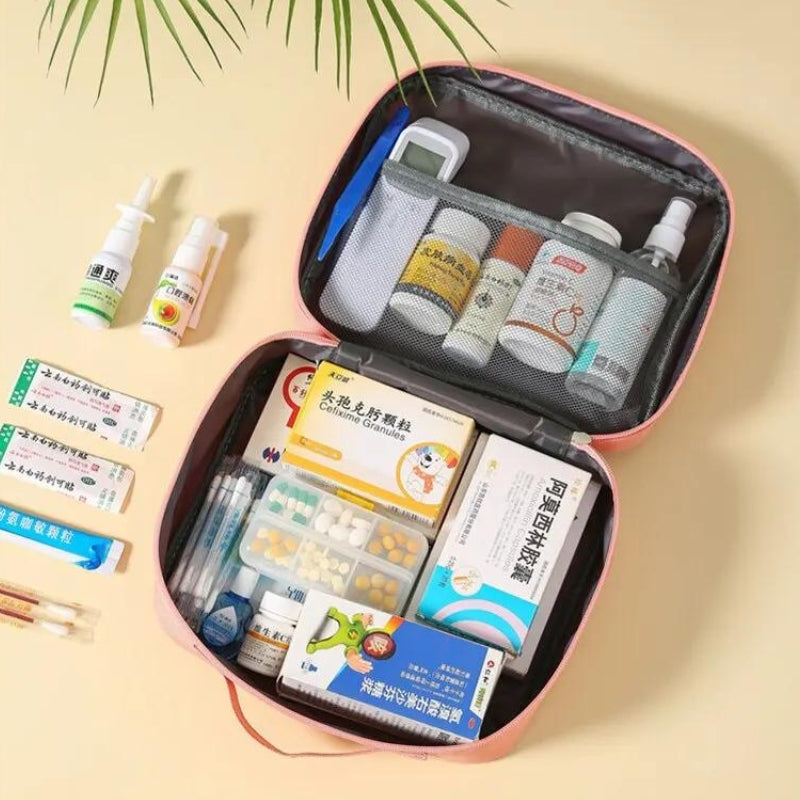 Große leere Reiseapotheke