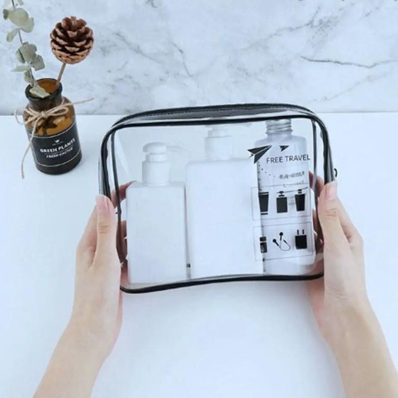 Trousse plastique destinée au voyage