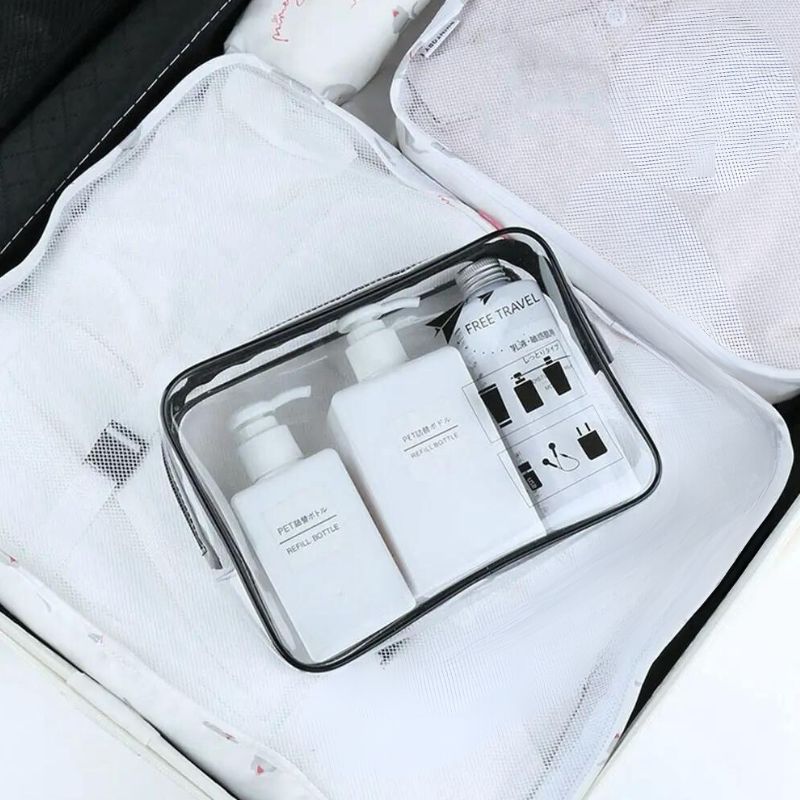 Trousse plastique pour les déplacements