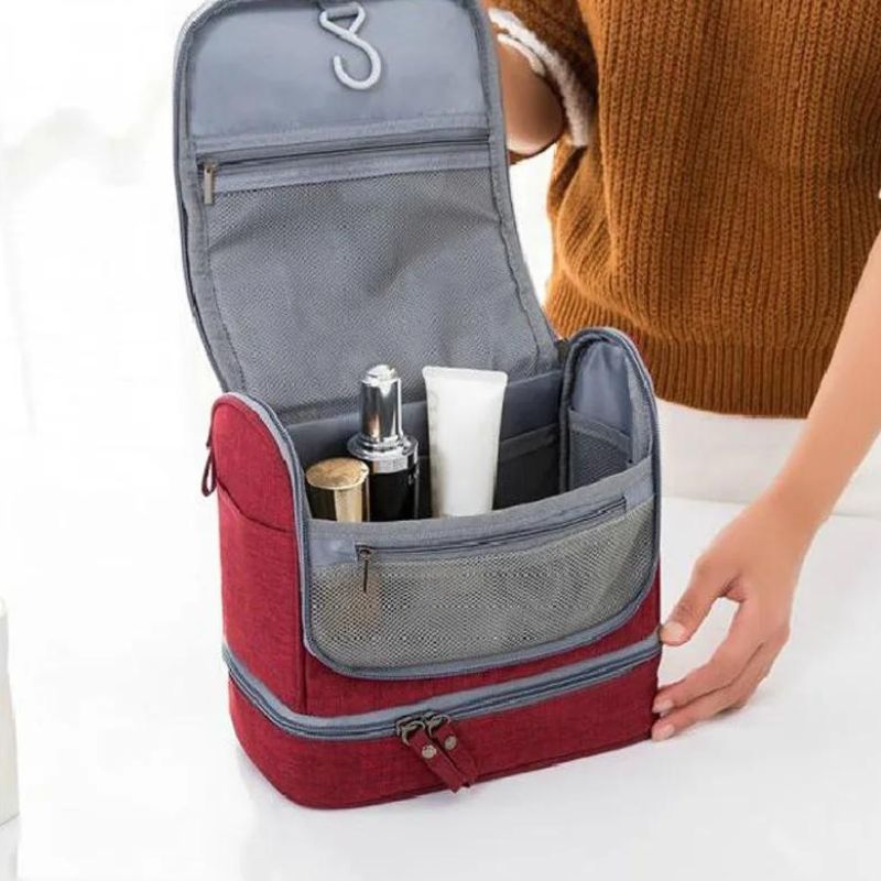 Trousse suspendue pour homme en voyage