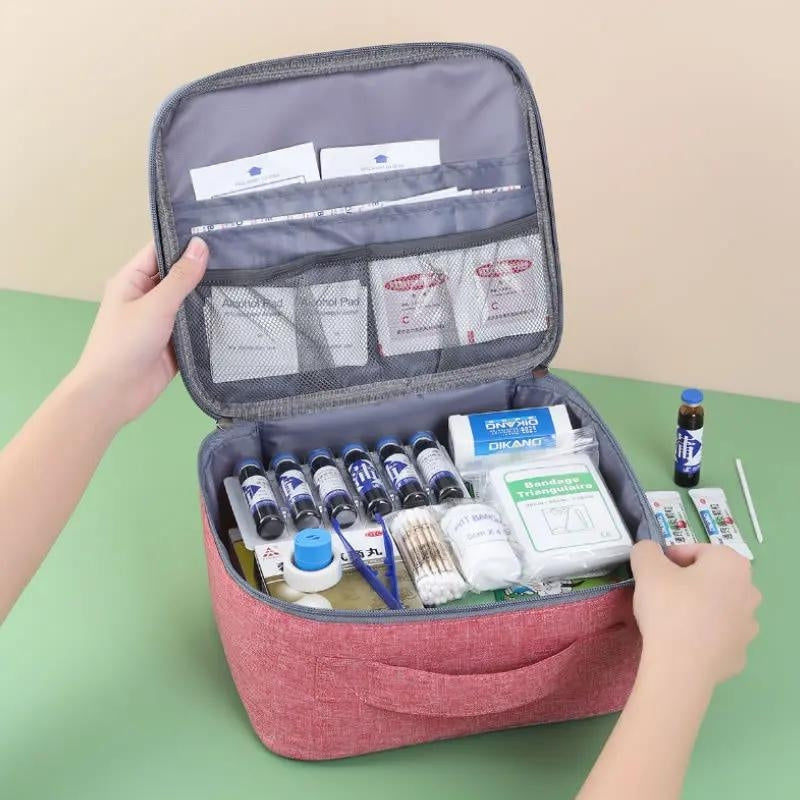Leere Erste-Hilfe-Tasche